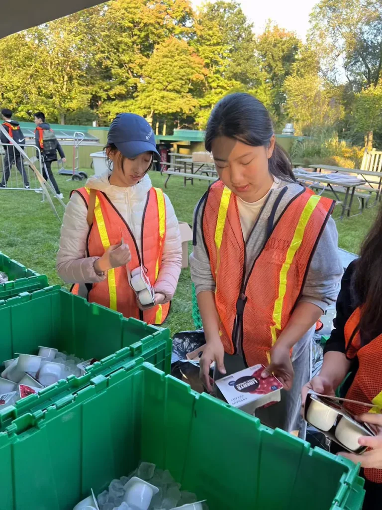 student-volunteers-4